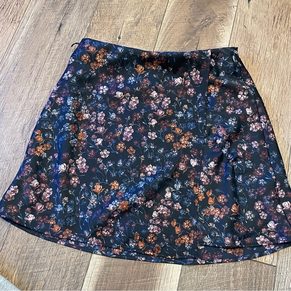 Abercrombie & Fitch Mini Dainty Floral 90s Style Circle Skirt K3 - Picture 1 of 3